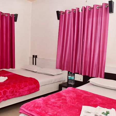 Hotel Temple Sai Shirdi Bagian luar foto