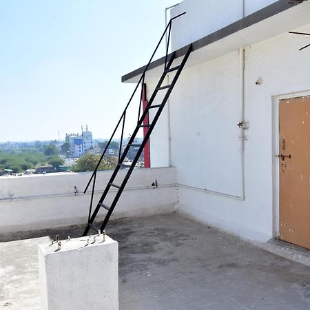 Hotel Temple Sai Shirdi Bagian luar foto