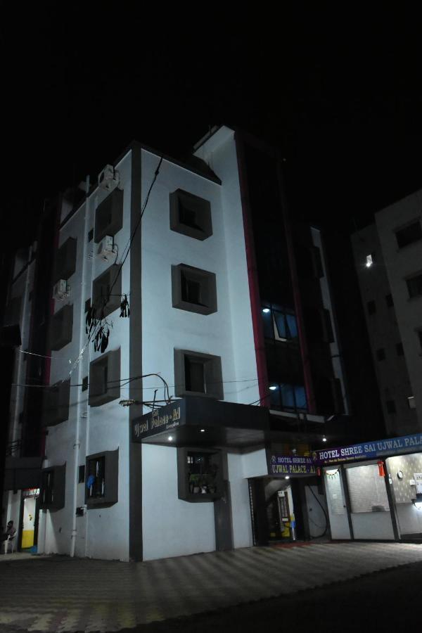 Hotel Temple Sai Shirdi Bagian luar foto