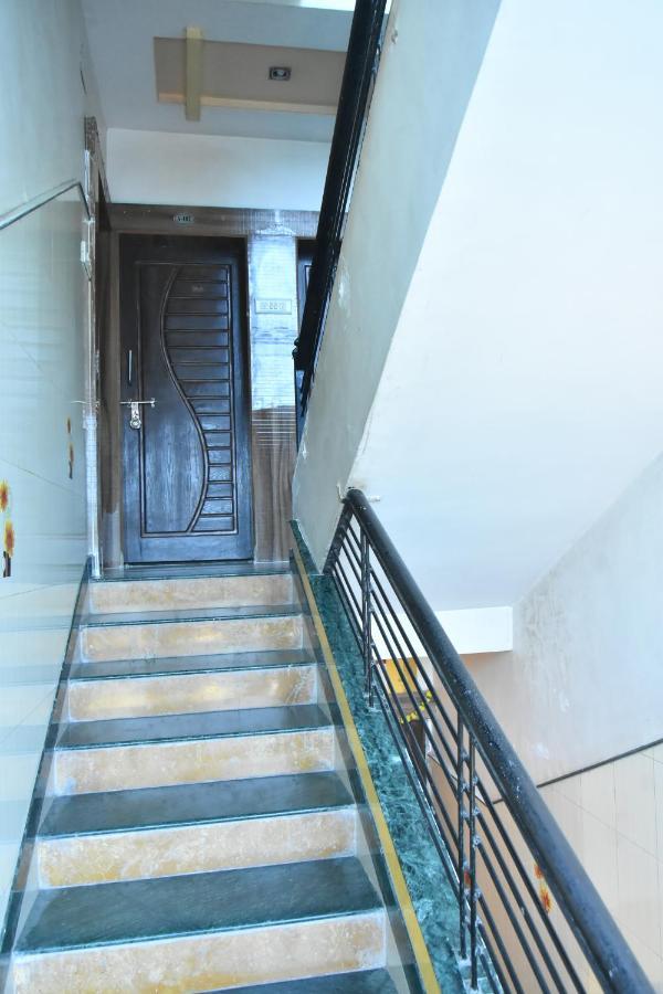 Hotel Temple Sai Shirdi Bagian luar foto
