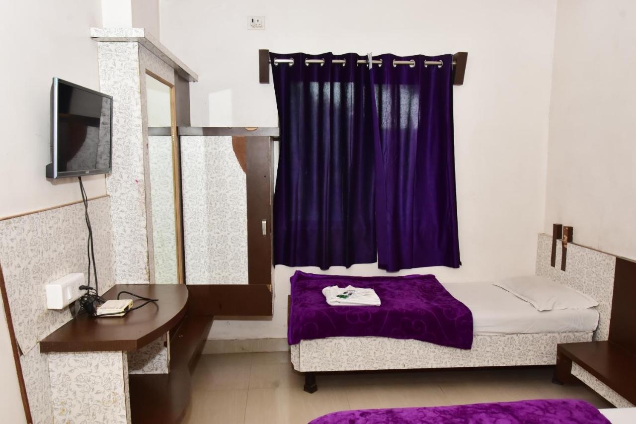 Hotel Temple Sai Shirdi Bagian luar foto