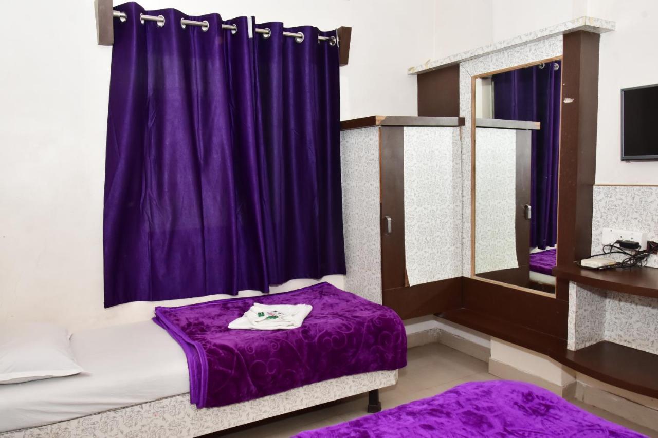Hotel Temple Sai Shirdi Bagian luar foto