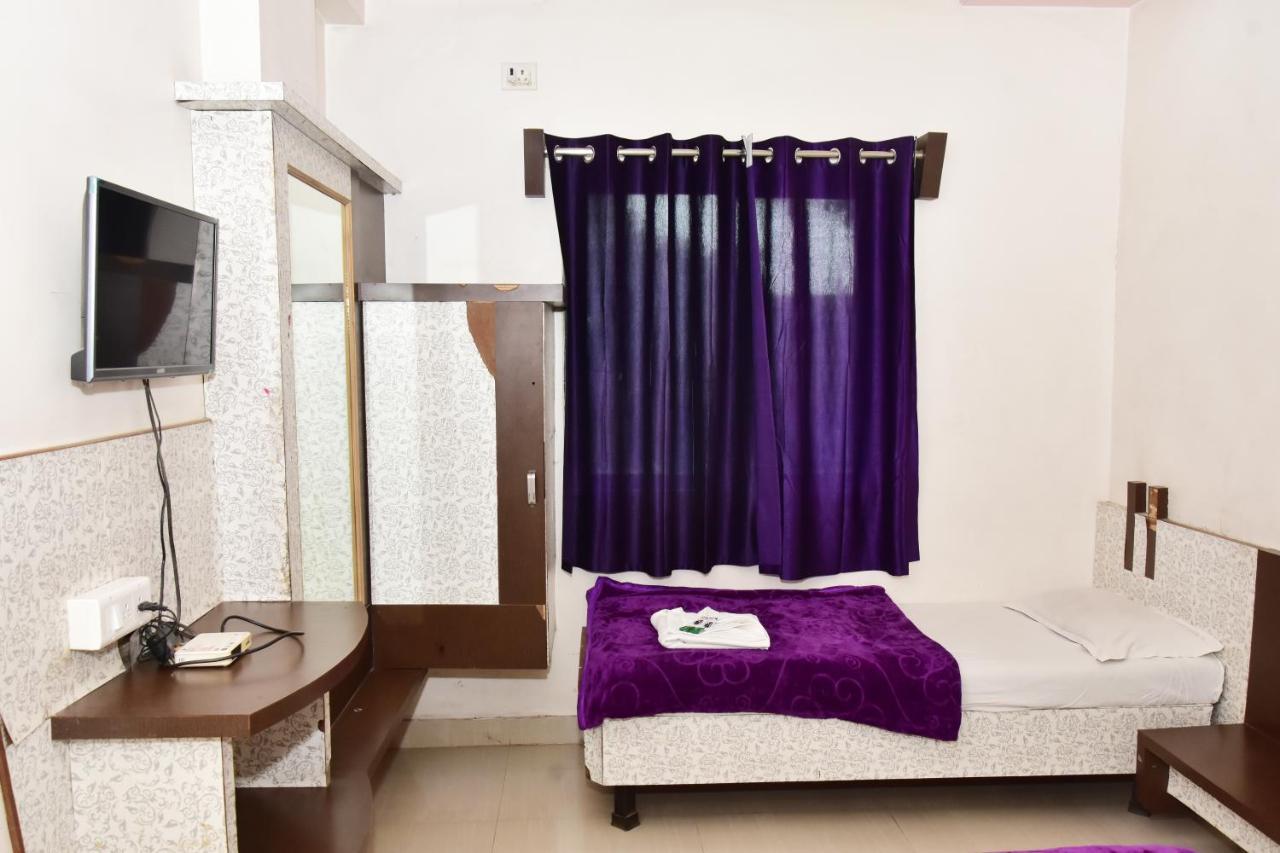 Hotel Temple Sai Shirdi Bagian luar foto