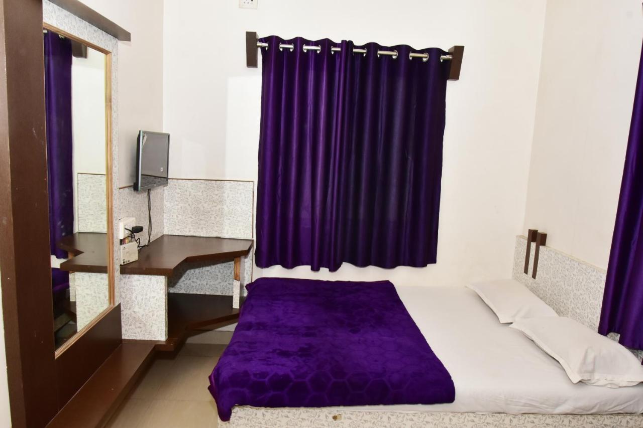 Hotel Temple Sai Shirdi Bagian luar foto