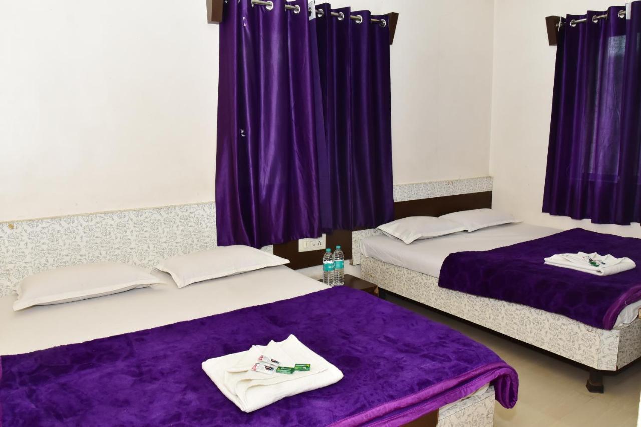 Hotel Temple Sai Shirdi Bagian luar foto