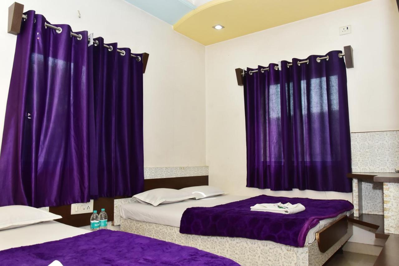 Hotel Temple Sai Shirdi Bagian luar foto