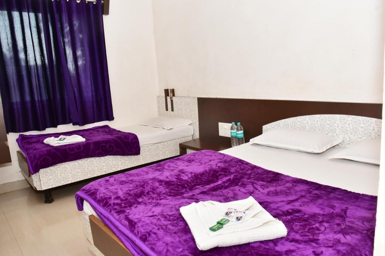 Hotel Temple Sai Shirdi Bagian luar foto