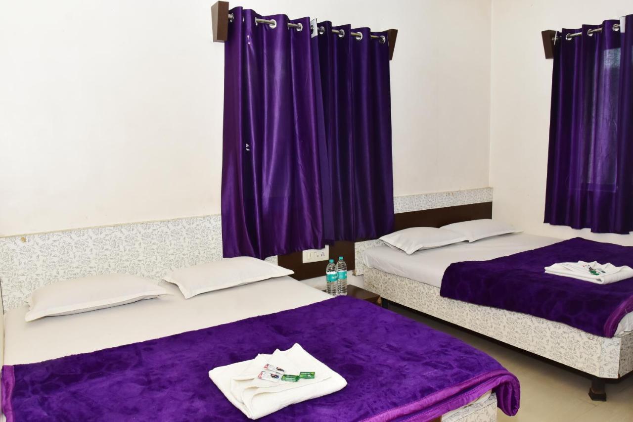 Hotel Temple Sai Shirdi Bagian luar foto