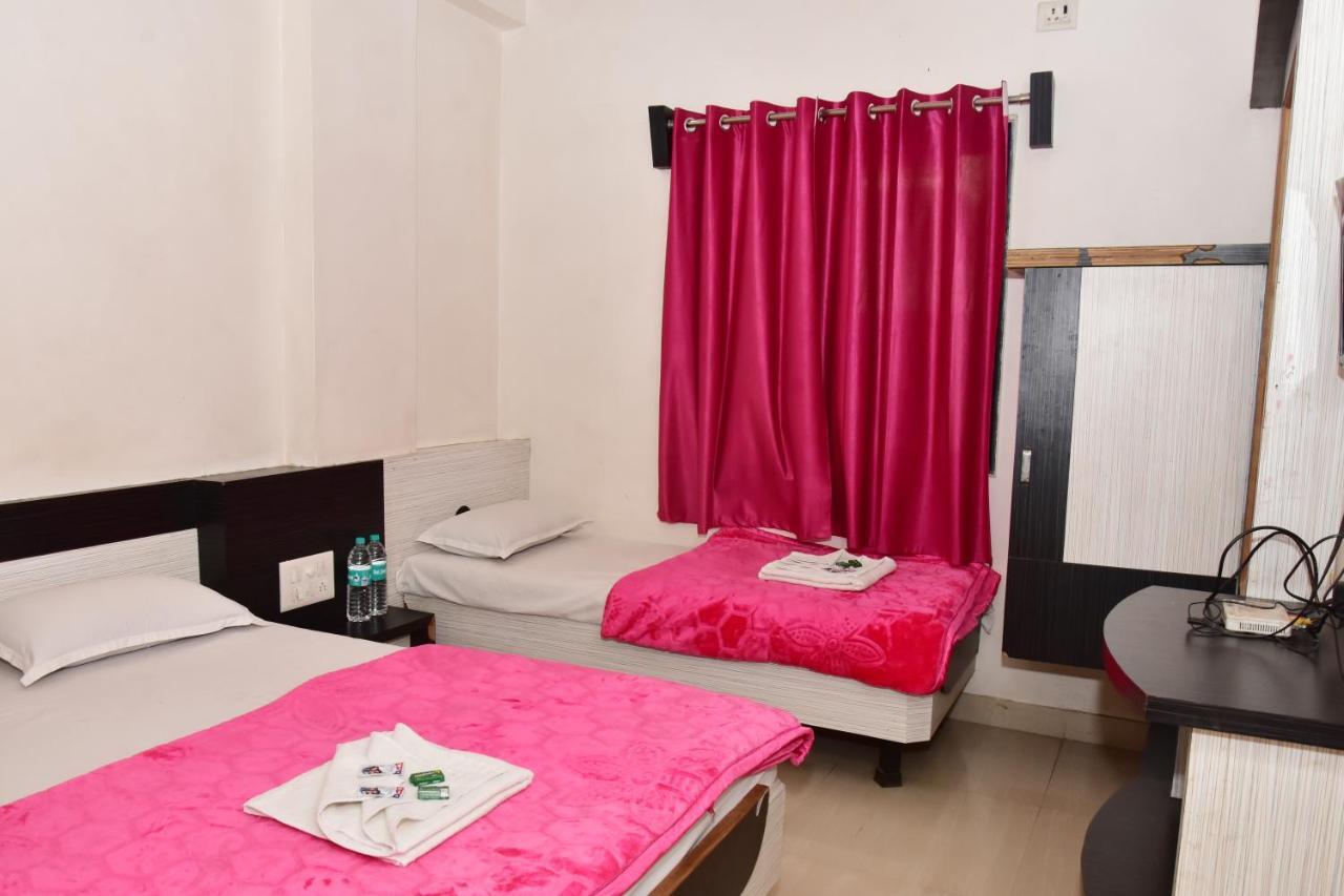 Hotel Temple Sai Shirdi Bagian luar foto