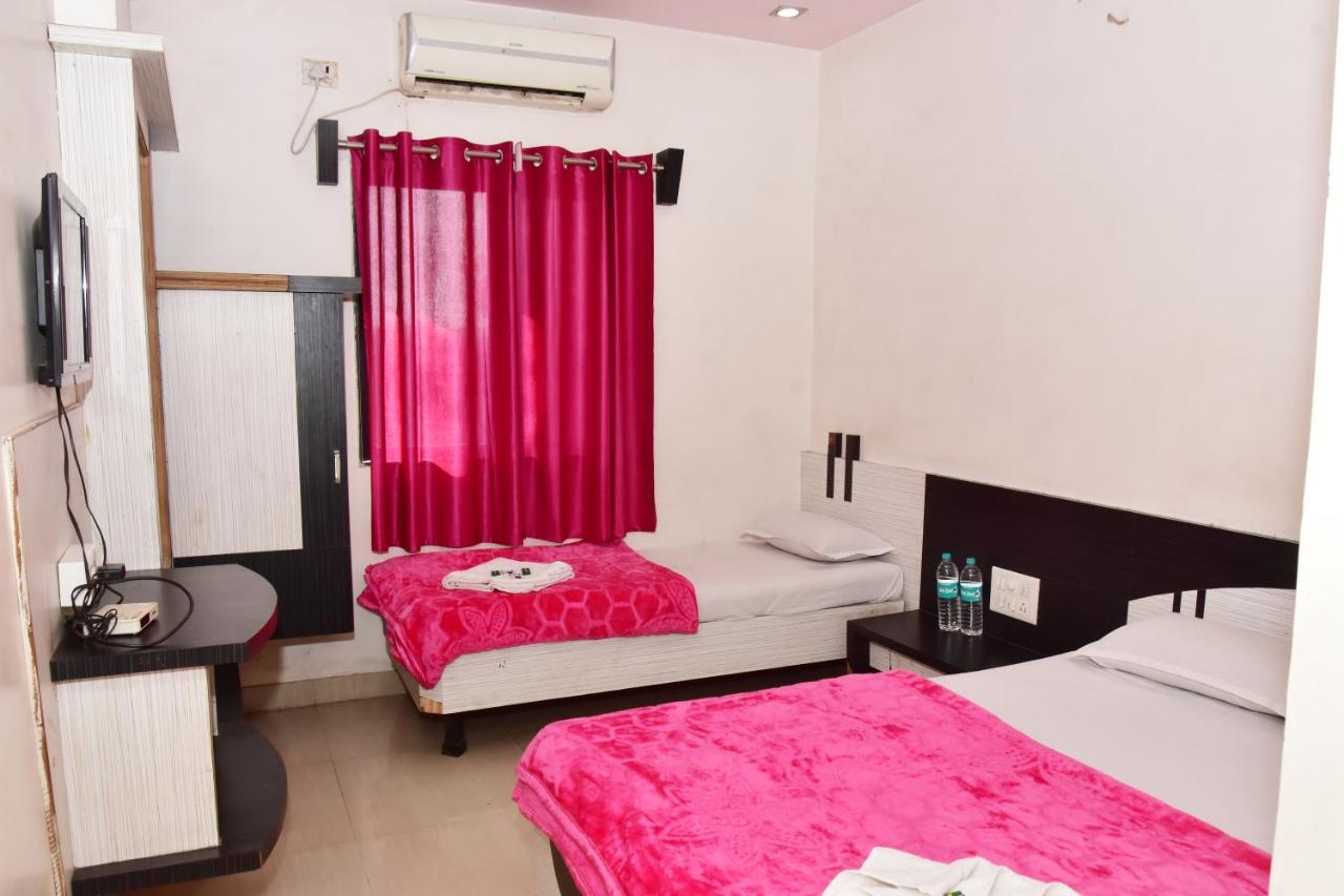 Hotel Temple Sai Shirdi Bagian luar foto