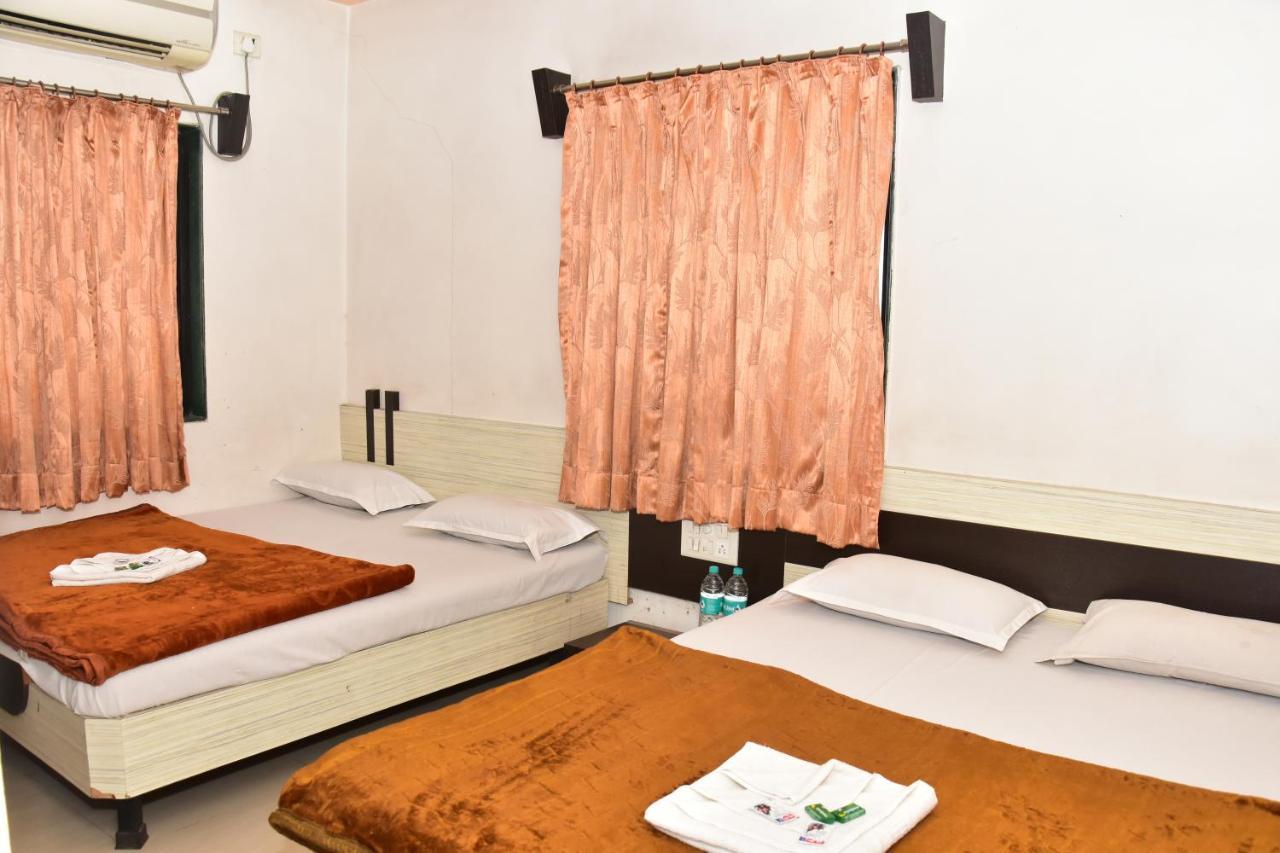 Hotel Temple Sai Shirdi Bagian luar foto