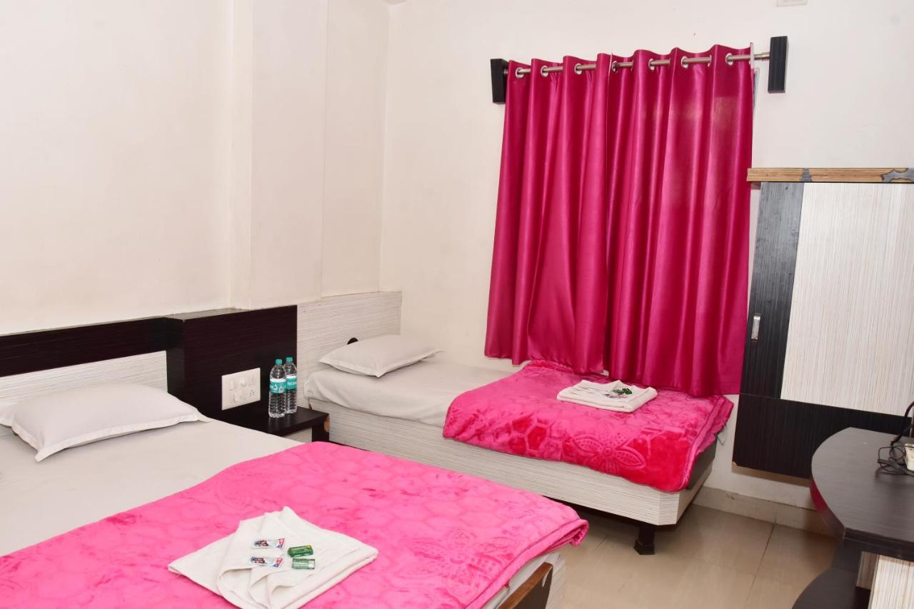 Hotel Temple Sai Shirdi Bagian luar foto