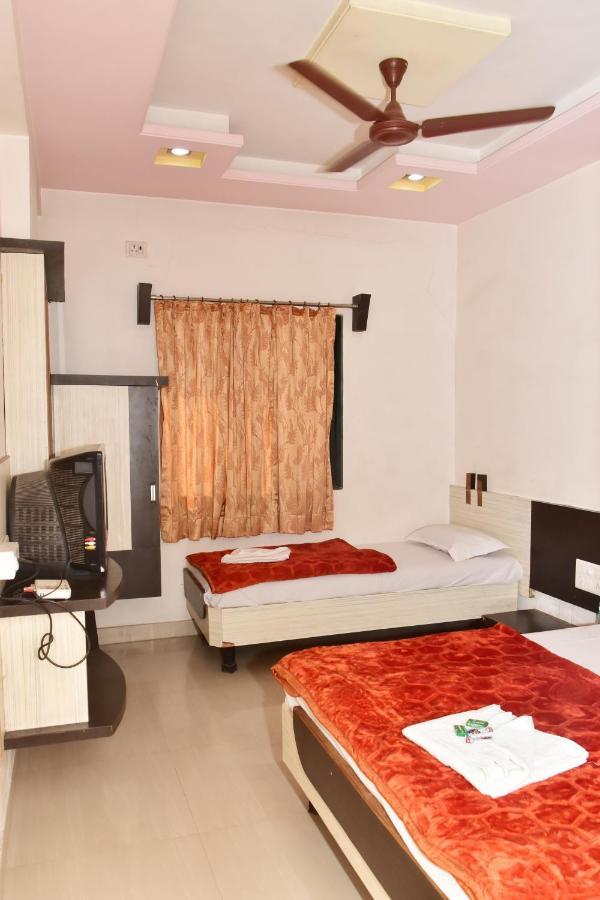 Hotel Temple Sai Shirdi Bagian luar foto