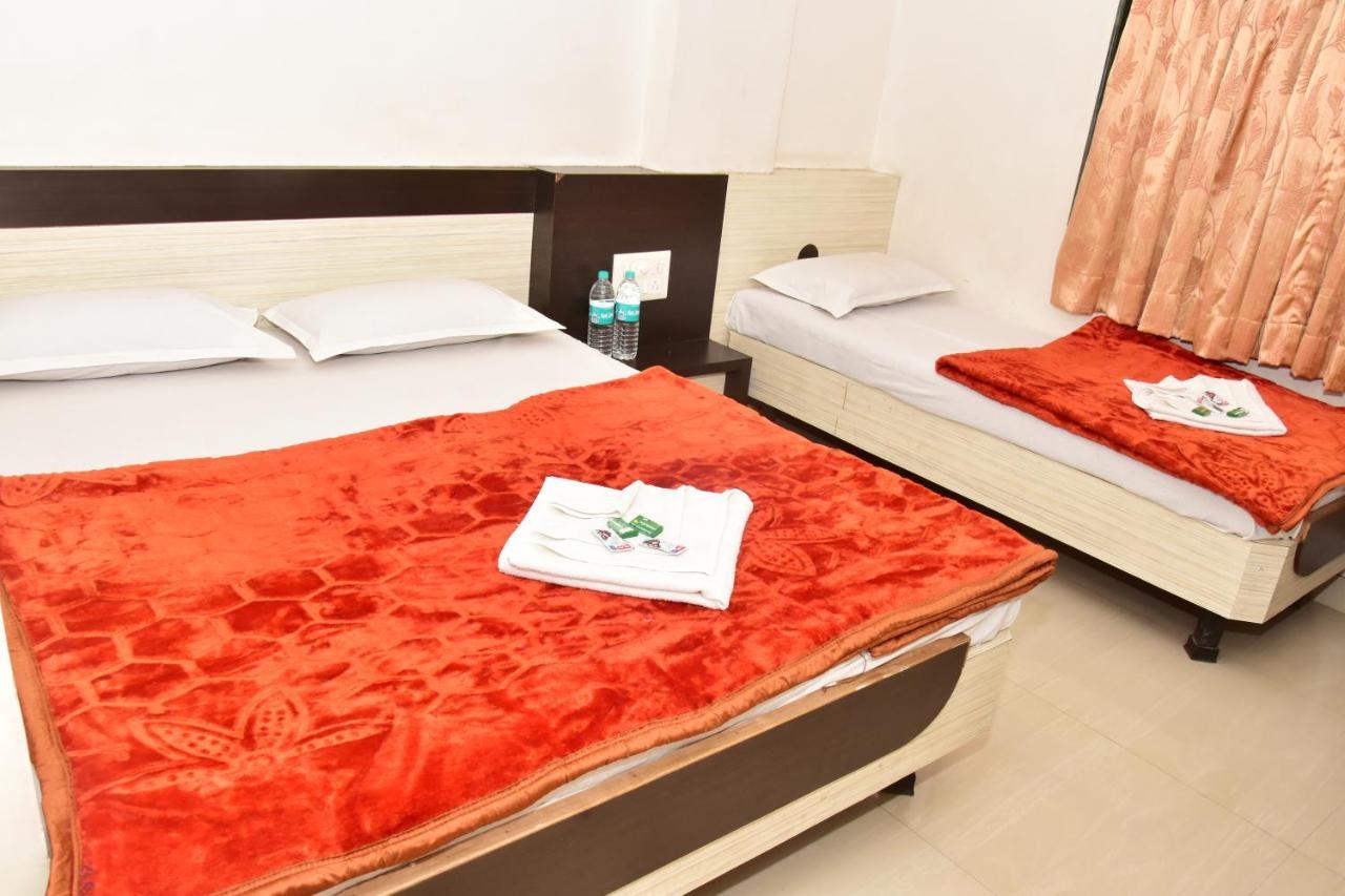Hotel Temple Sai Shirdi Bagian luar foto