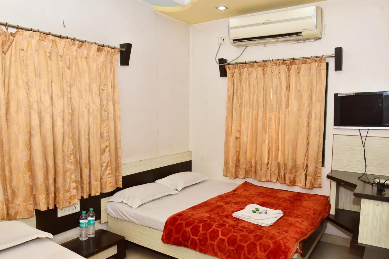 Hotel Temple Sai Shirdi Bagian luar foto