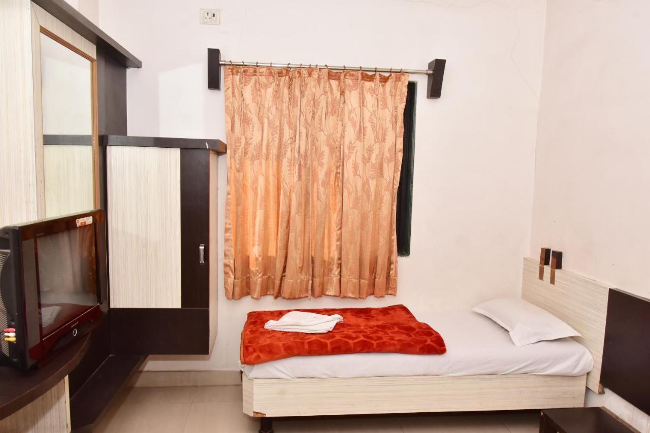 Hotel Temple Sai Shirdi Bagian luar foto