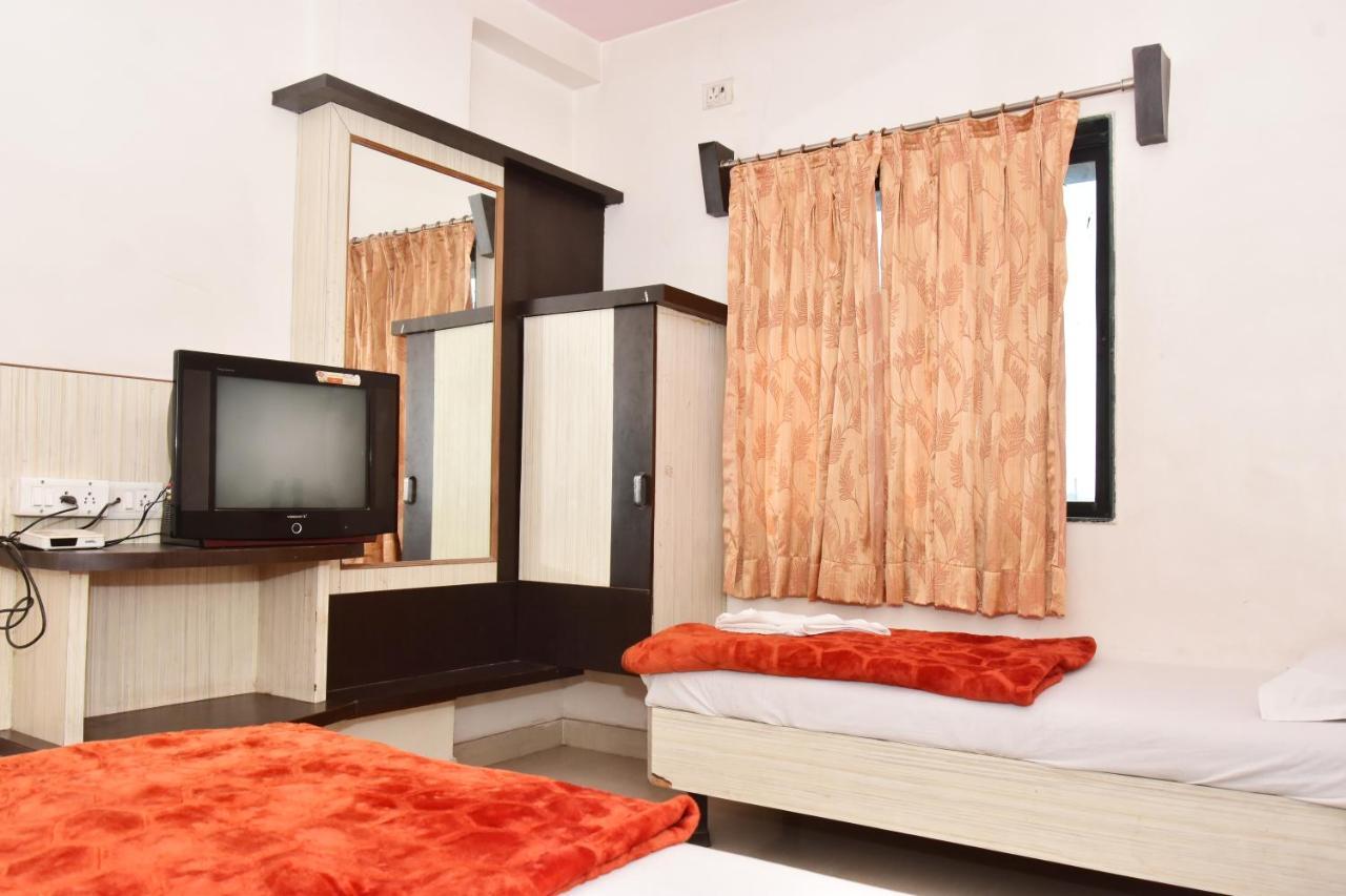 Hotel Temple Sai Shirdi Bagian luar foto
