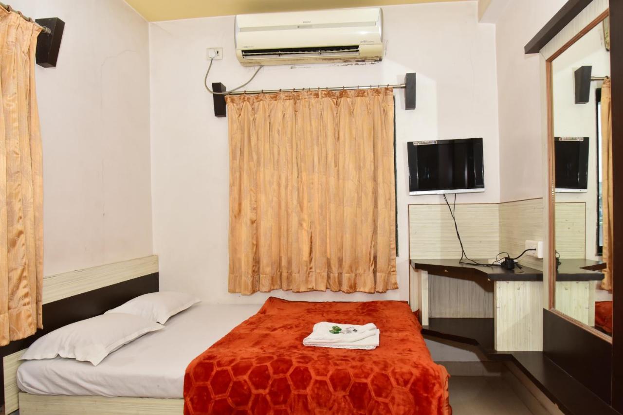 Hotel Temple Sai Shirdi Bagian luar foto