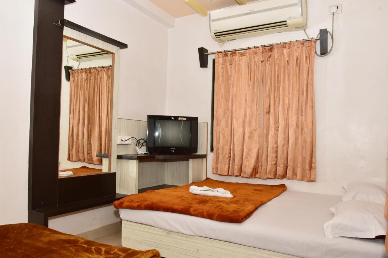 Hotel Temple Sai Shirdi Bagian luar foto