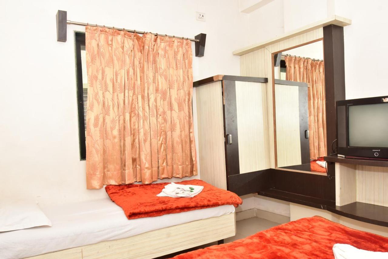 Hotel Temple Sai Shirdi Bagian luar foto