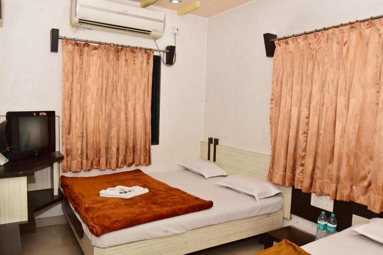 Hotel Temple Sai Shirdi Bagian luar foto