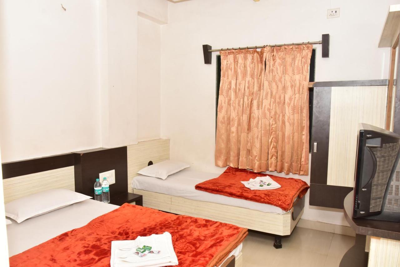 Hotel Temple Sai Shirdi Bagian luar foto