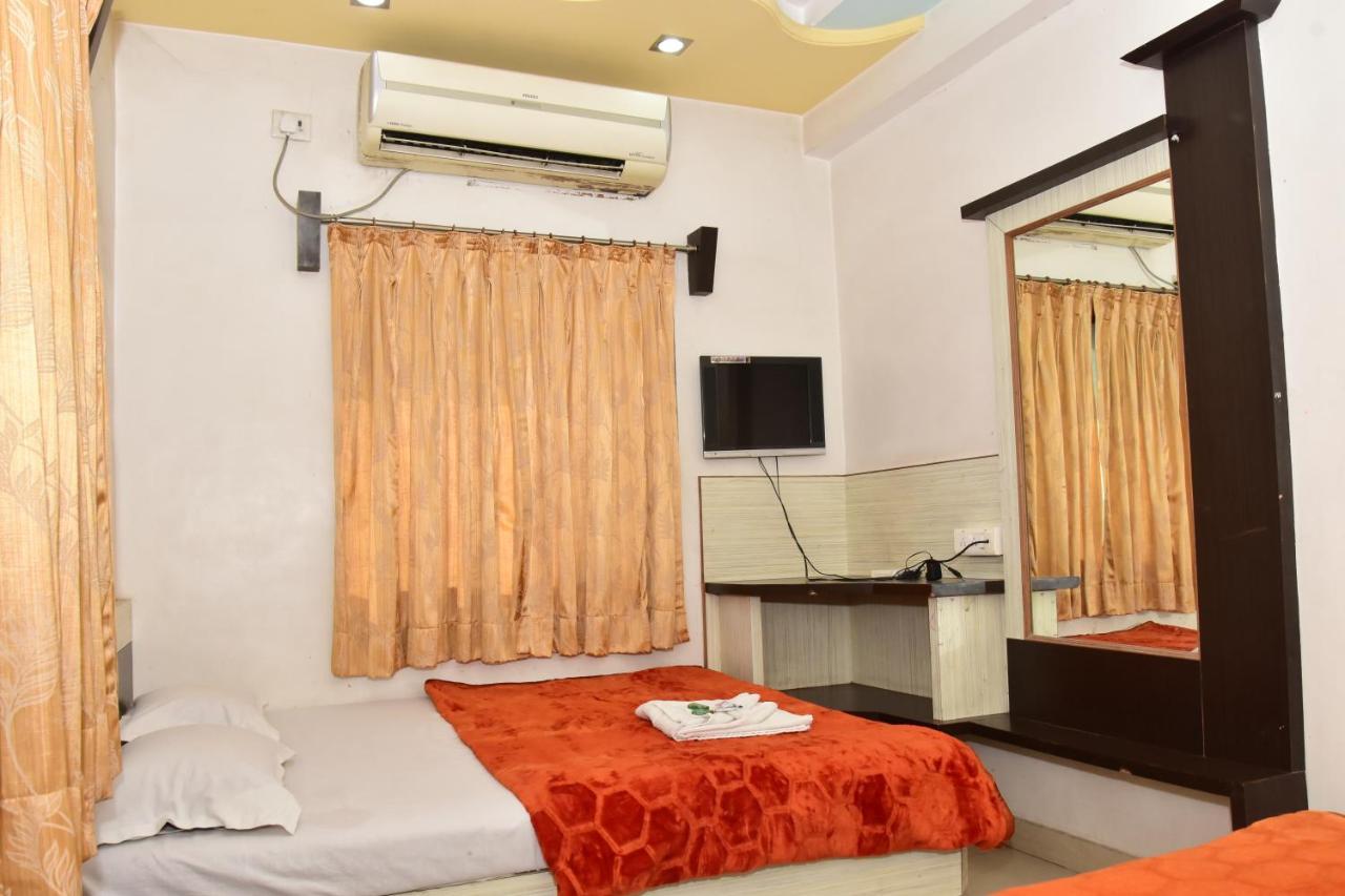 Hotel Temple Sai Shirdi Bagian luar foto