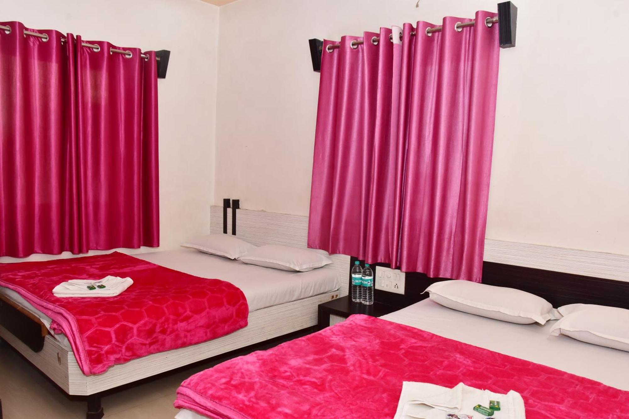 Hotel Temple Sai Shirdi Bagian luar foto